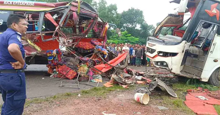 দুই বাসের সংঘর্ষ
